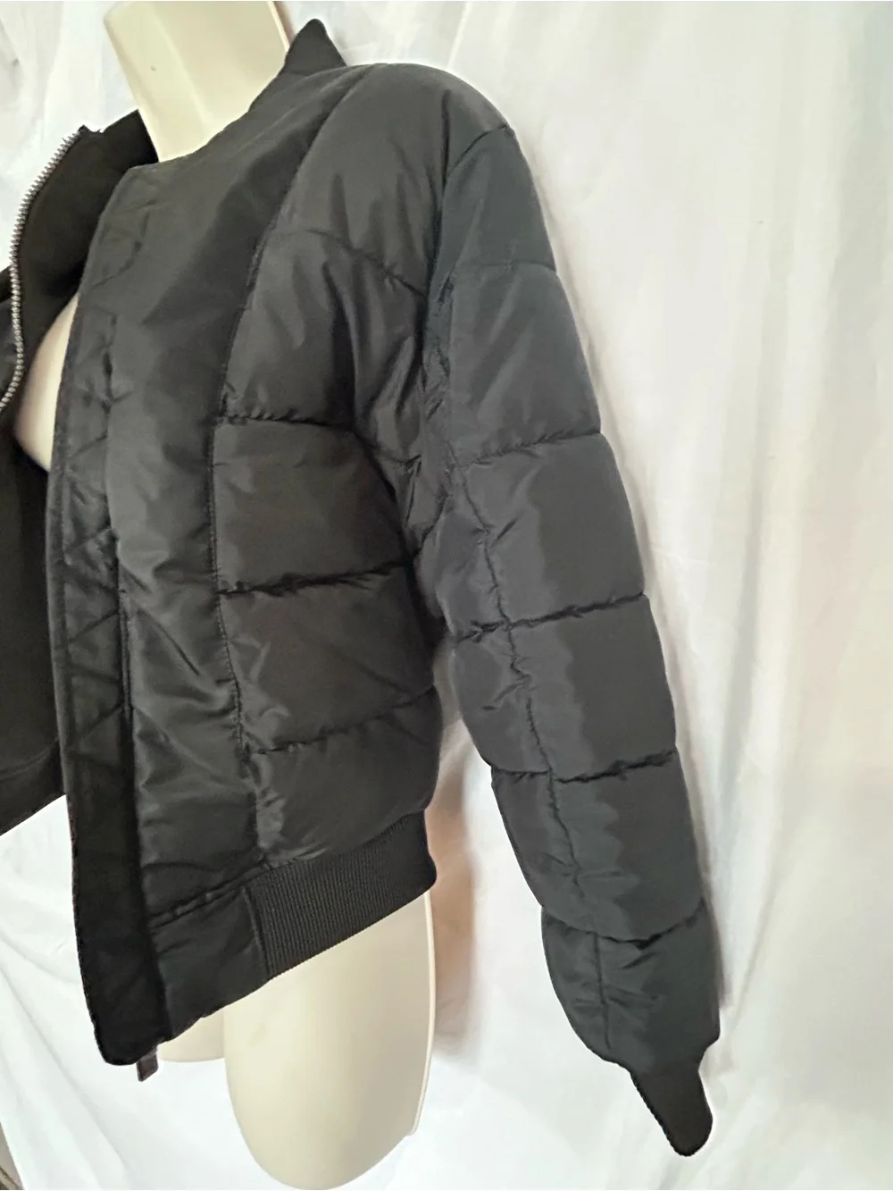 Jordan youth Black Bomber Jacket with White Jumpman size M 10/12